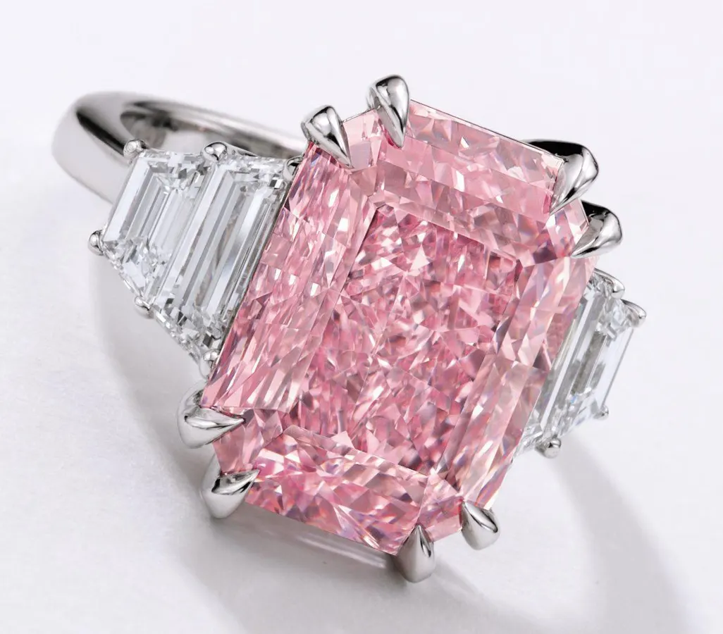 Exquisitely cut 10 carat DIAMONDS
